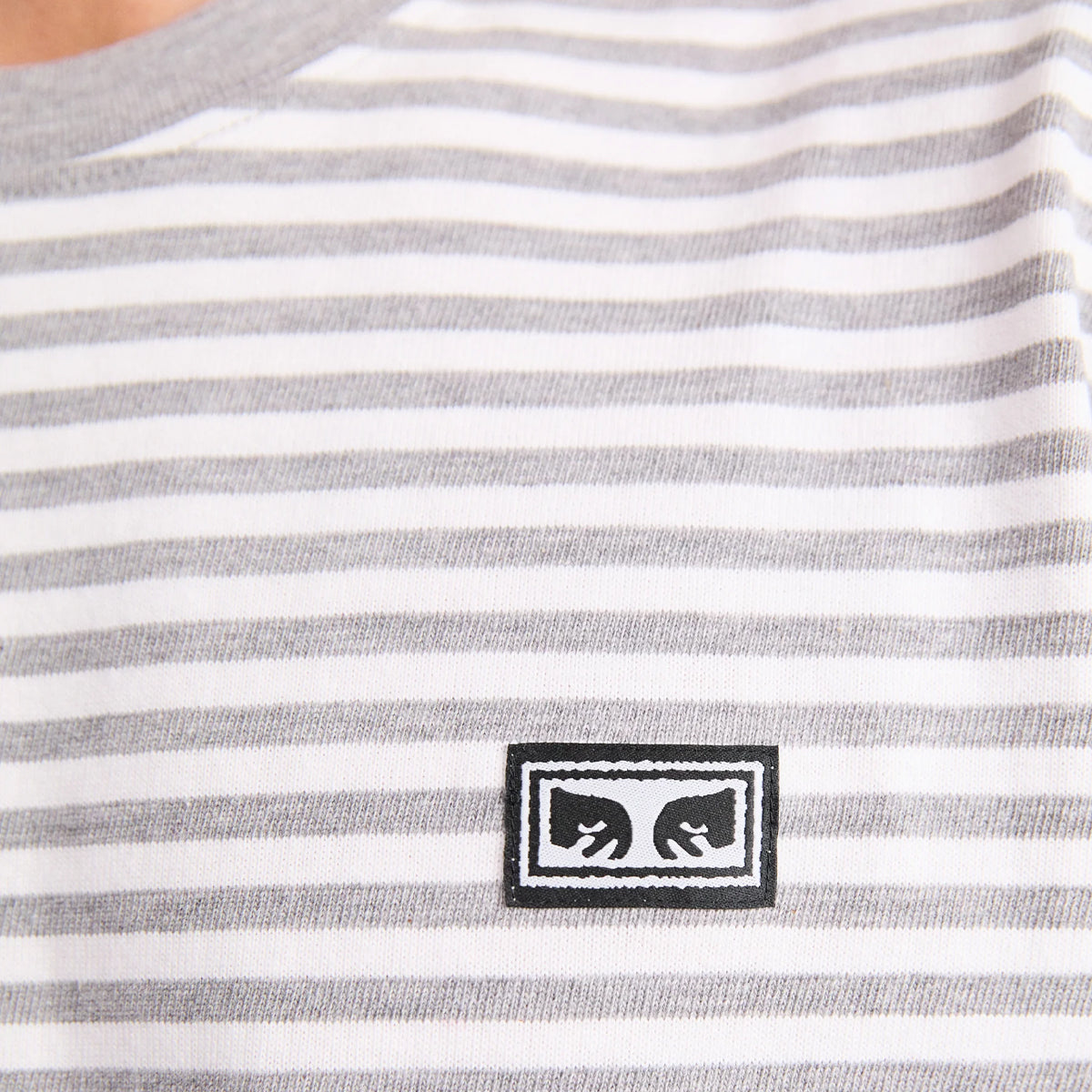 POLERA OBEY ESTABLISHED WORKS EYES STRPS SS ASH/GRM