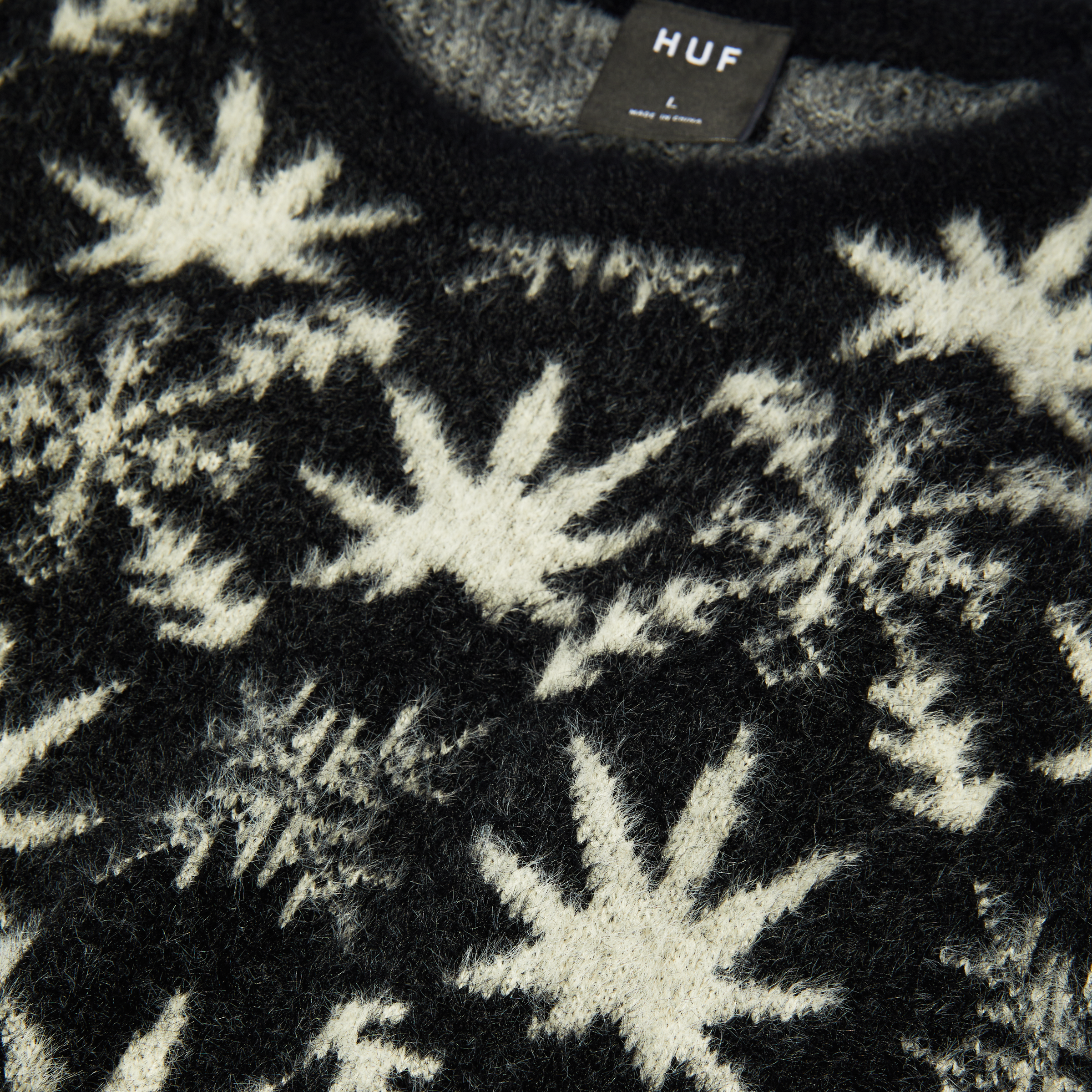 ARCTIC-PLANTLIFE-CREWNECK-SWEATER_BLACK_KN00575_BLACK_03.png