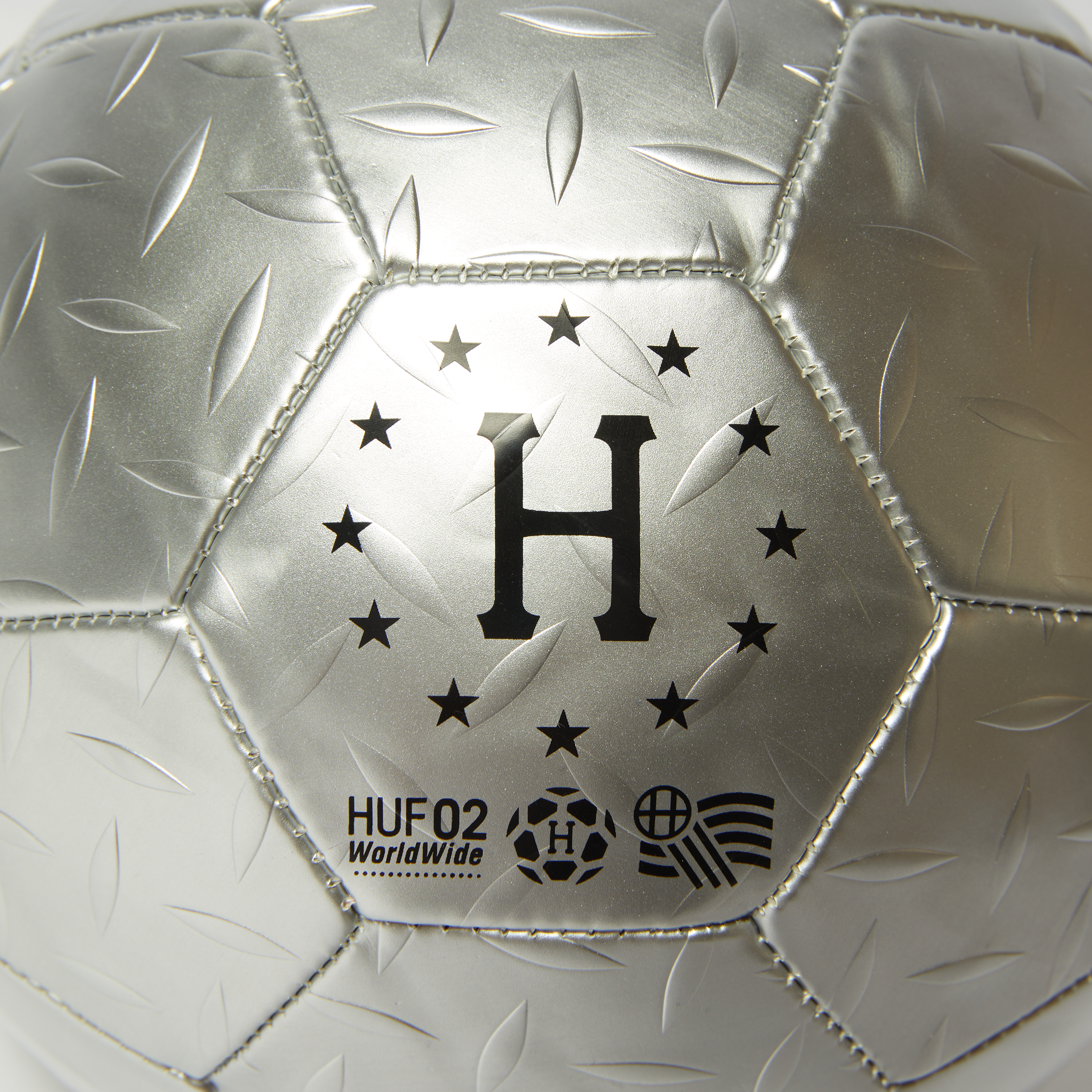 DIAMOND-PLATE-BALL_SILVER_AC01327_SILVR_03.png