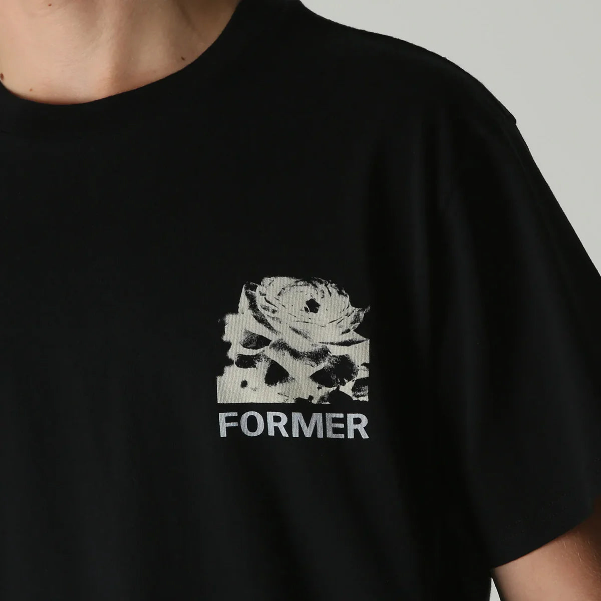 POLERA FORMER ROSE CRUX T-SHIRT BLK