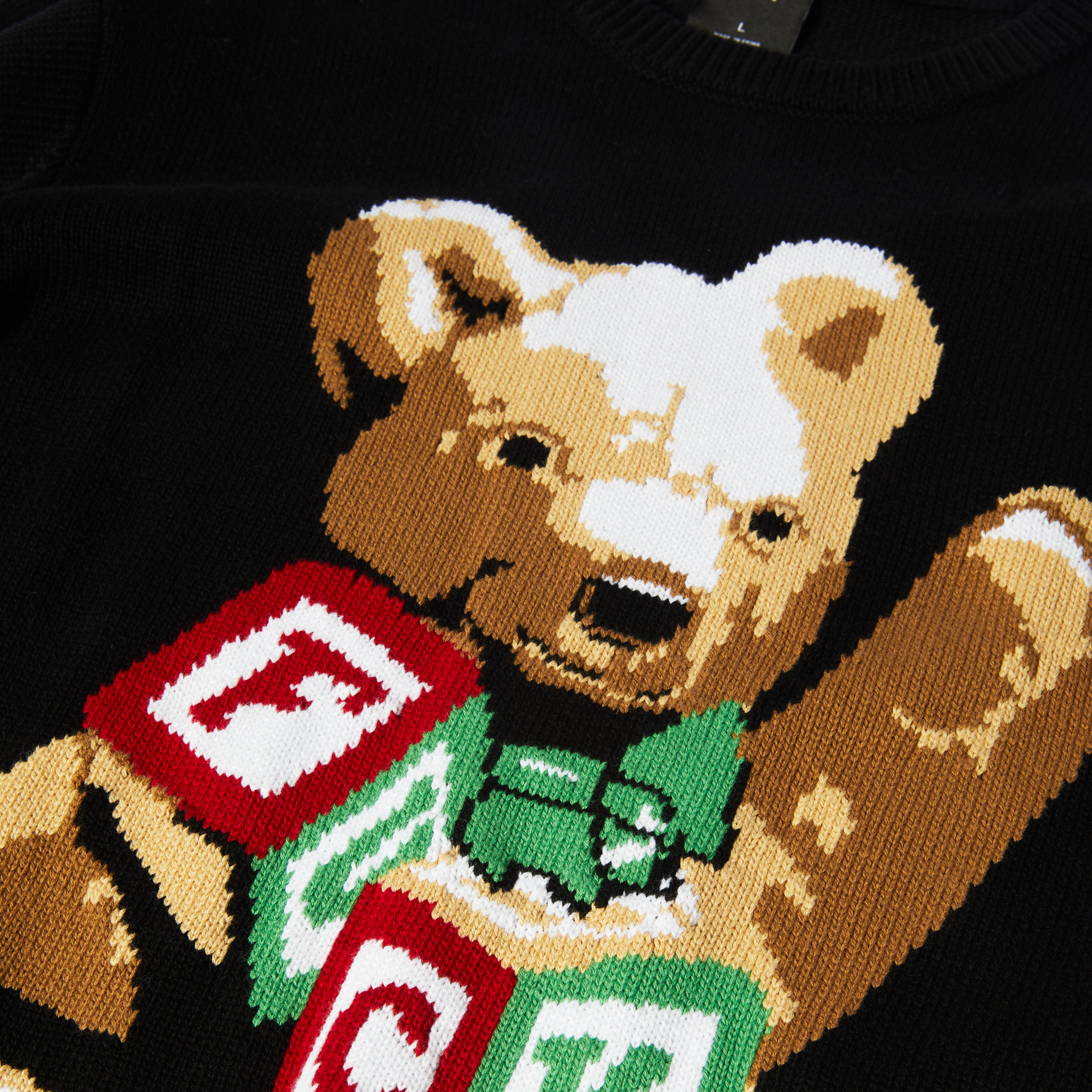 GIFT-BEAR-INTARSIA-SWEATER_BLACK_KN00574_BLACK_03.png