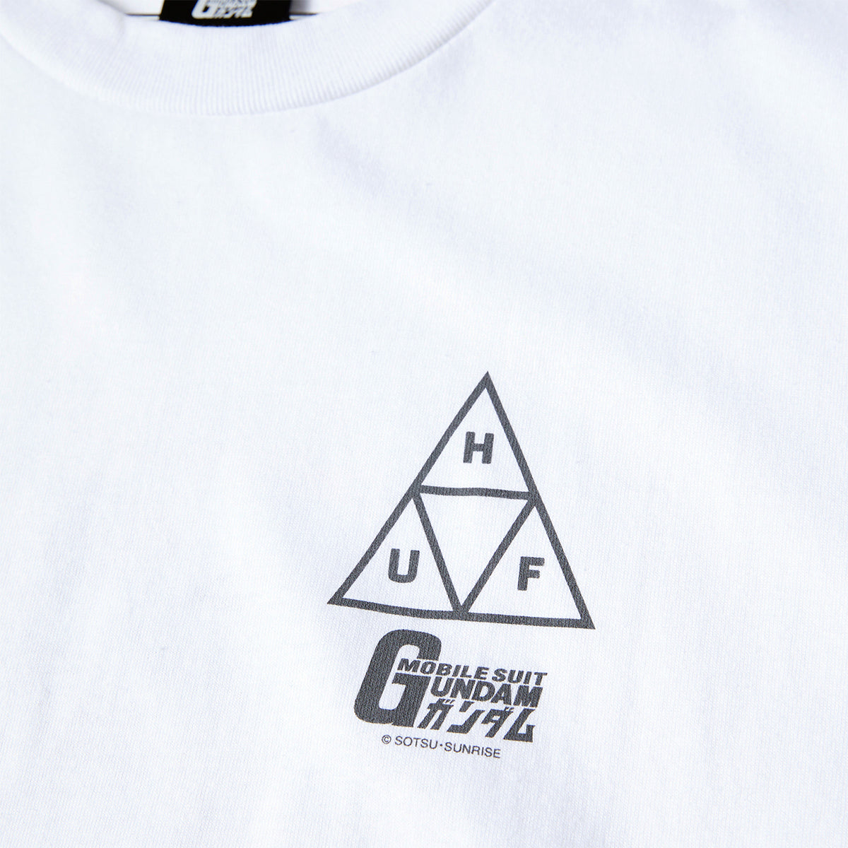 POLERA HUF X GUNDAM TRIPLE TRIANGLE S/S WHT