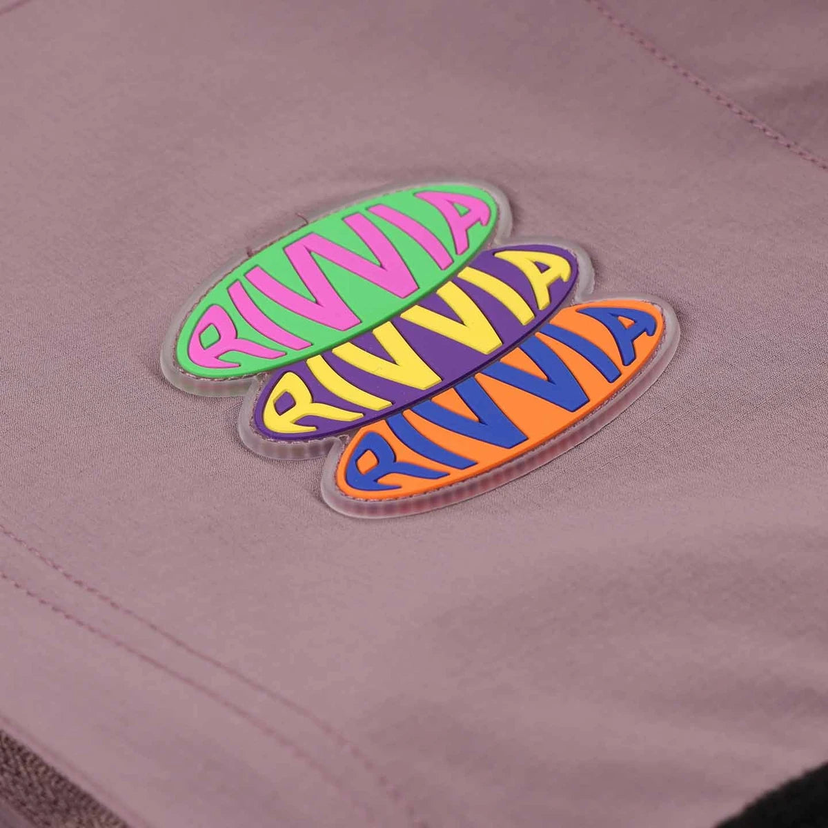 RIVVIA-POP-REPEAT-HALF-ZIP-FLEECE_BLACK-PALE-PLUM_04.webp