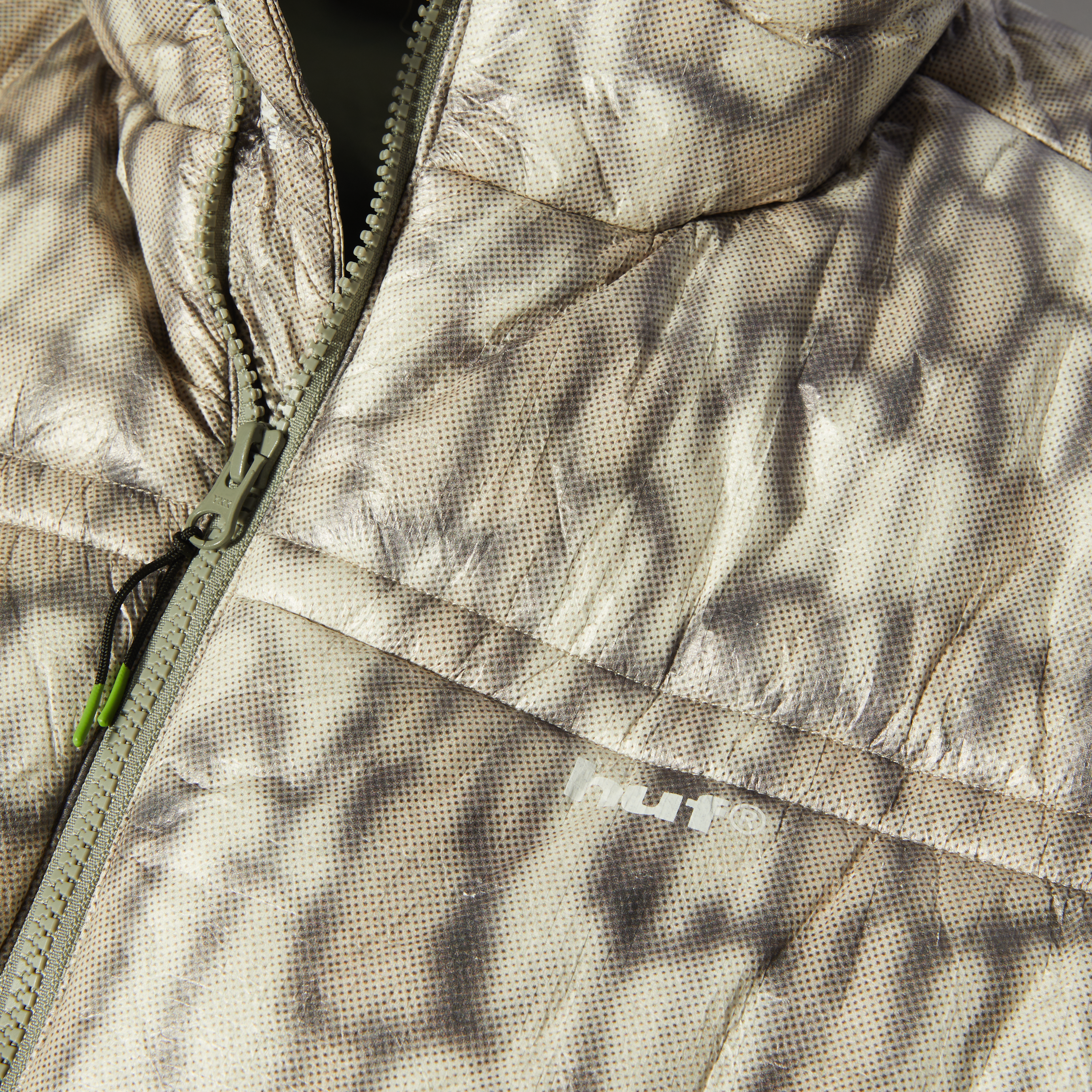 Chaqueta HUF 89 Wapred Camo Tyvek Puffer